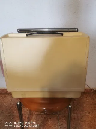 Máquina de coser Singer beige y verde