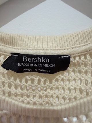 Top Bershka rejilla corto beige talla única