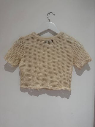 Top Bershka rejilla corto beige talla única