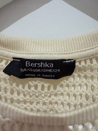 Top Bershka rejilla corto beige talla única