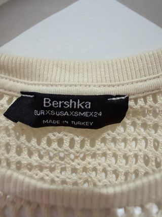 Top Bershka rejilla corto beige talla única