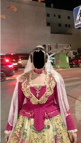 Traje de Fallera Seda Natural Bordado a Mano