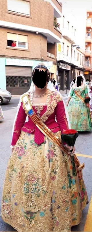 Traje de Fallera Seda Natural Bordado a Mano