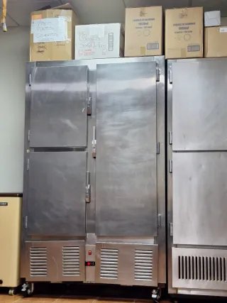 Nevera industrial acero inoxidable.
