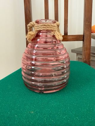 Vaso decorativo in vetro rosa con corda