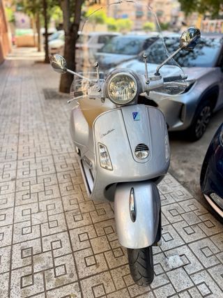 Vespa 125 GTS Plata/Beige Automática