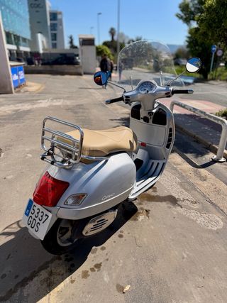 Vespa 125 GTS Plata/Beige Automática