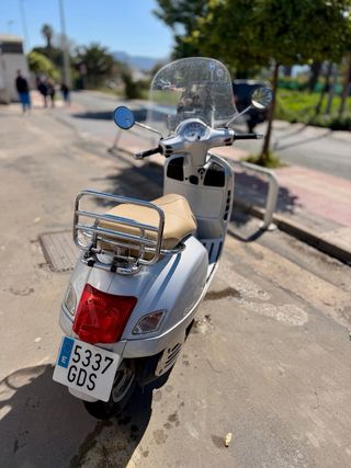 Vespa 125 GTS Plata/Beige Automática
