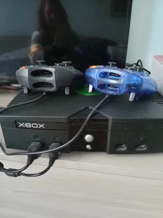 Xbox con 2 joystick (nero, blu)