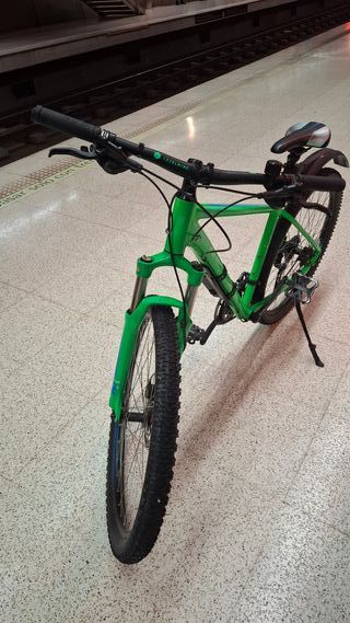 Bicicleta de aluminio CUBE