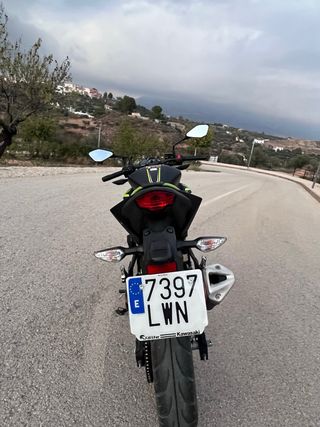 Kawasaki Z125 Negra y Verde