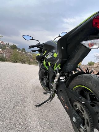 Kawasaki Z125 Negra y Verde