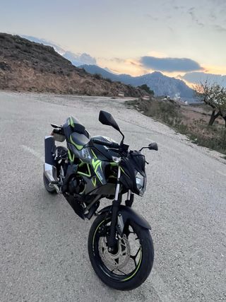 Kawasaki Z125 Negra y Verde