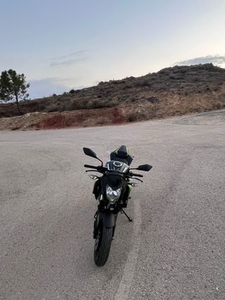 Kawasaki Z125 Negra y Verde