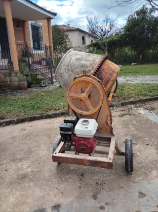 Hormigonera con motor Honda