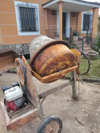 Hormigonera con motor Honda