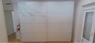 Armario fondo especial blanco con puertas cristal
