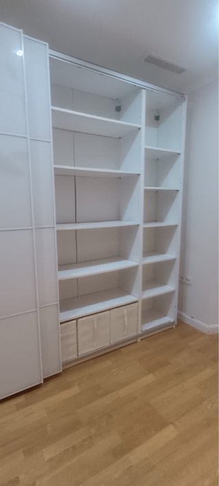 Armario fondo especial blanco con puertas cristal