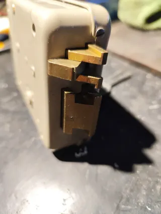 Cerradura Eléctrica Yale