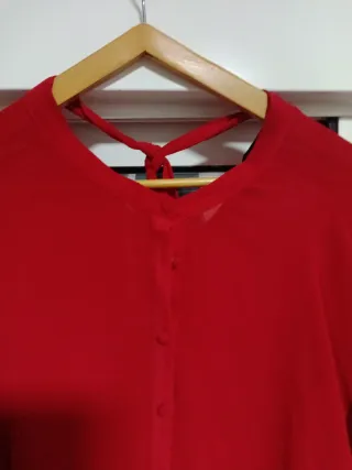 Blusa roja elegante