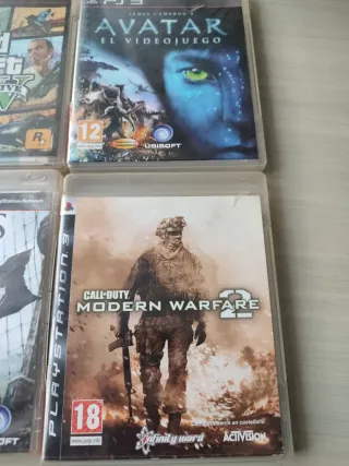 Lote 4 Giochi PS3: GTA V, Avatar, AC IV, CoD MW2