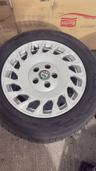 Llantas Alfa Romeo con neumáticos 215/55 R16