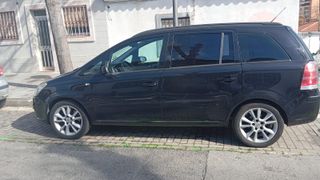 Traigo y llevo gente del aeropuerto furgoneta pequ