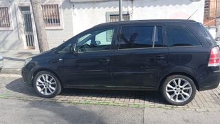 Traigo y llevo gente del aeropuerto furgoneta pequ