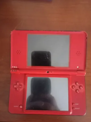 Nintendo DSi XL Roja para piezas NO ENCIENDE