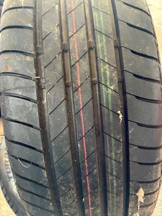 Neumático 215/60/17 96H