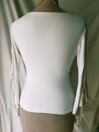 Top Bordado con Mangas Abiertas