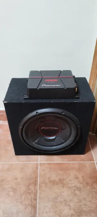 Etapa y Subwoofer con cajón Pioneer