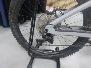 Bicicleta elctrica de TEST GIANT REIGN E+2 T-L