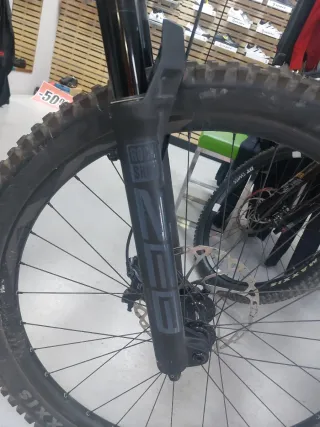 Bicicleta elctrica de TEST GIANT REIGN E+2 T-L