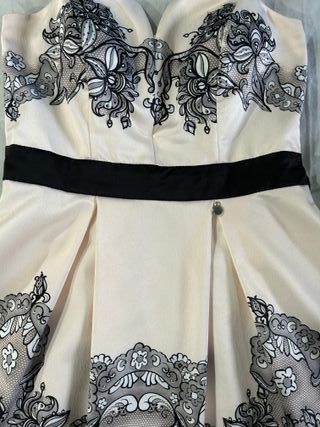 Abito elegante Rinascimento avorio e nero Taglia M