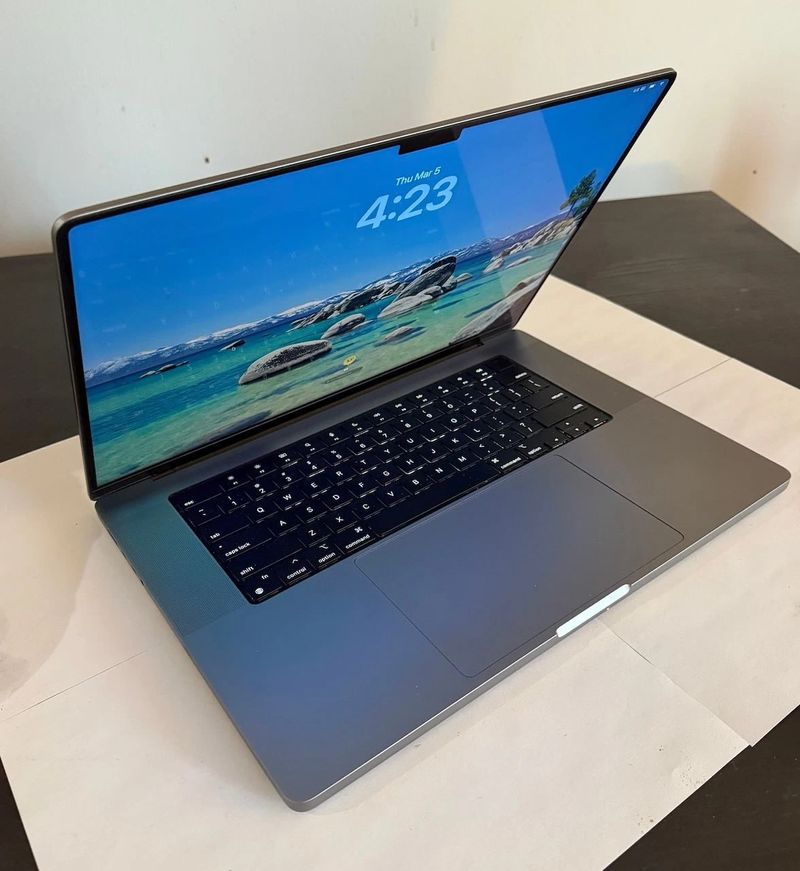 MacBook Pro 16 M1 Max 32GB RAM 1TB SSD