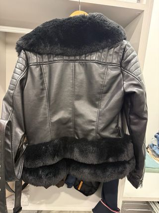 Chaqueta cuero negra con pelo