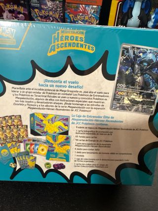 Caja Entrenador Élite Pokémon Héroes Ascendentes