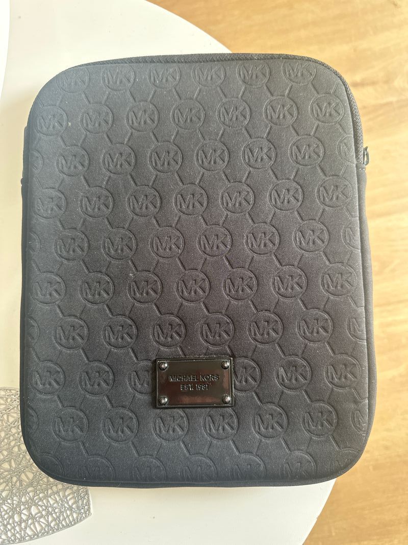 Funda Michael Kors para iPad Negra