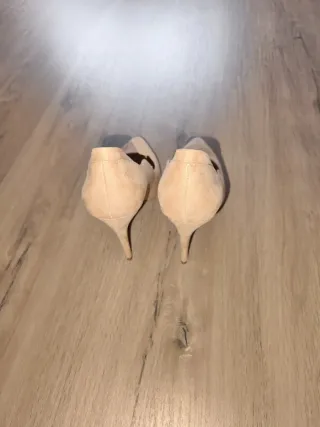 Zapatos de tacón rosa nude ante