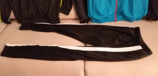 2 chaquetas de chandal deportivas   1 pantalón
