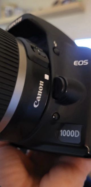 Cámara Canon EOS 1000D + Accesorios