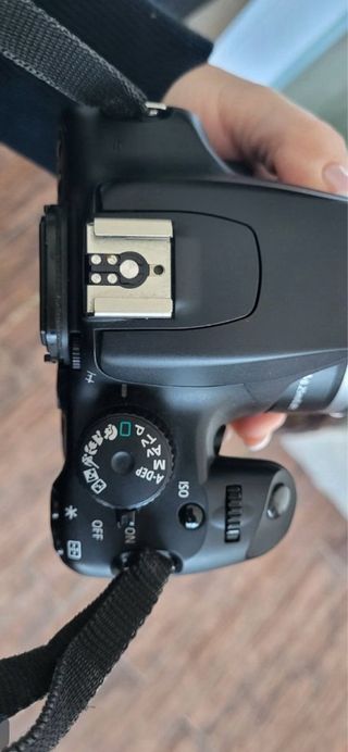 Cámara Canon EOS 1000D + Accesorios