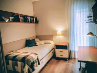 Dormitorio juvenil cerezo y marfil