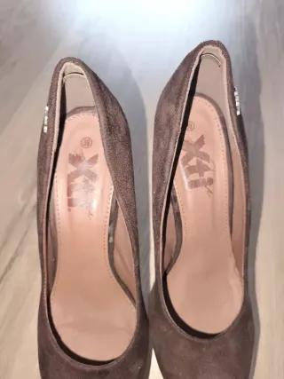 Zapatos de salón Xti marrones talla 39