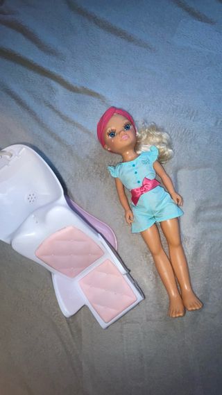 Nancy Peluquera con tocador y accesorios incluye