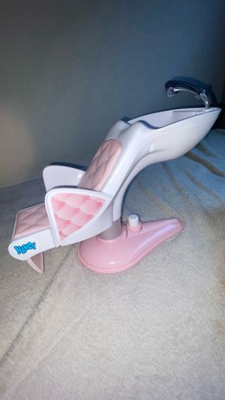 Nancy Peluquera con tocador y accesorios incluye