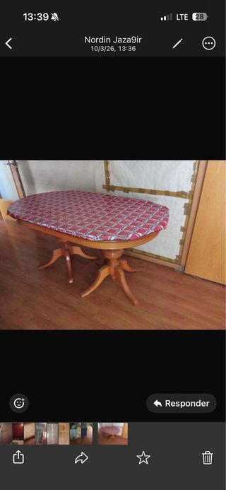 Muebles de madera, calentador y colchón
