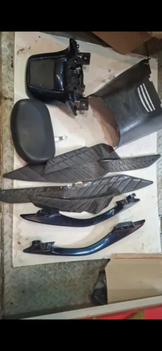 Asas, respaldo y alfombrillas Burgman