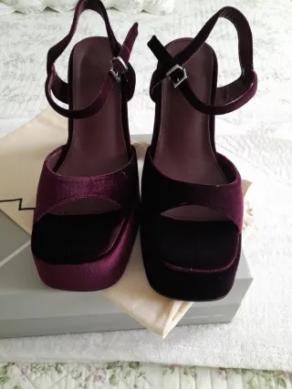 Sandalias terciopelo burdeos